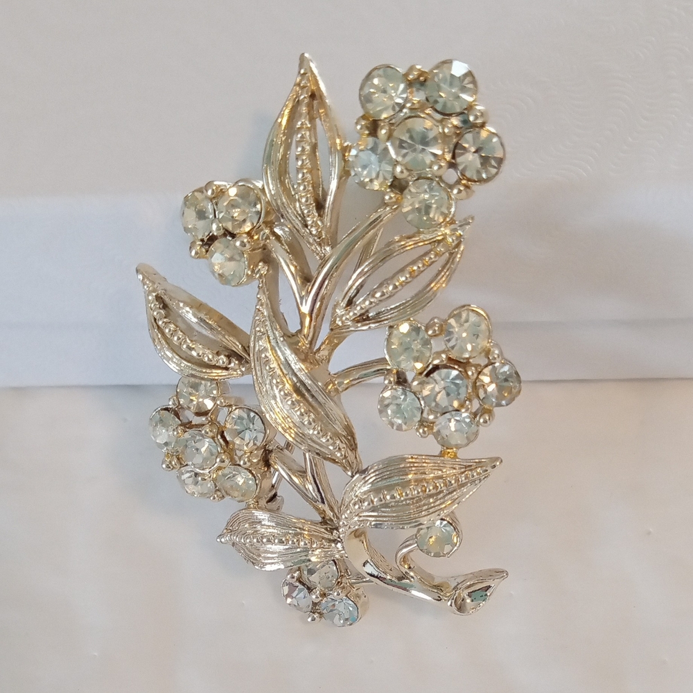 Lisner Gold and Silver Floral Brooch a Rare Find from the 50' s.